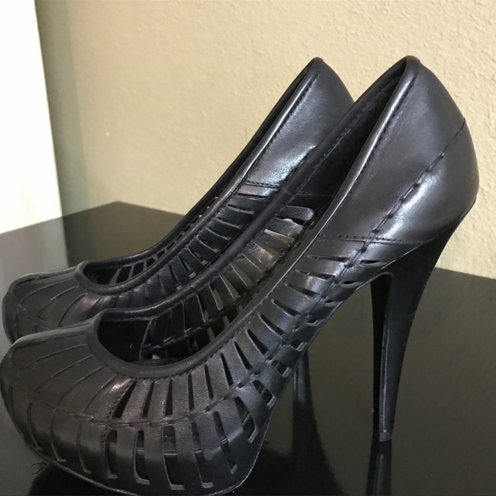 BCBG Black high heels brand new.